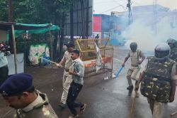 करणी सेना पर लाठीचार्ज के बाद सड़क पर उतरा राजपूत समाज, राष्ट्रीय अध्यक्ष ने
सरकार को चेताया - image