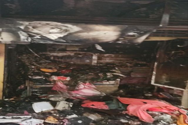 फैंसी स्टोर में लगी आग, लाखों का नुकसान