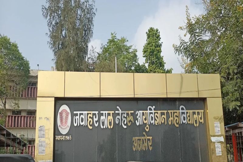 हॉस्टल खाली नहीं किया तो अनुशासनात्मक कार्रवाई