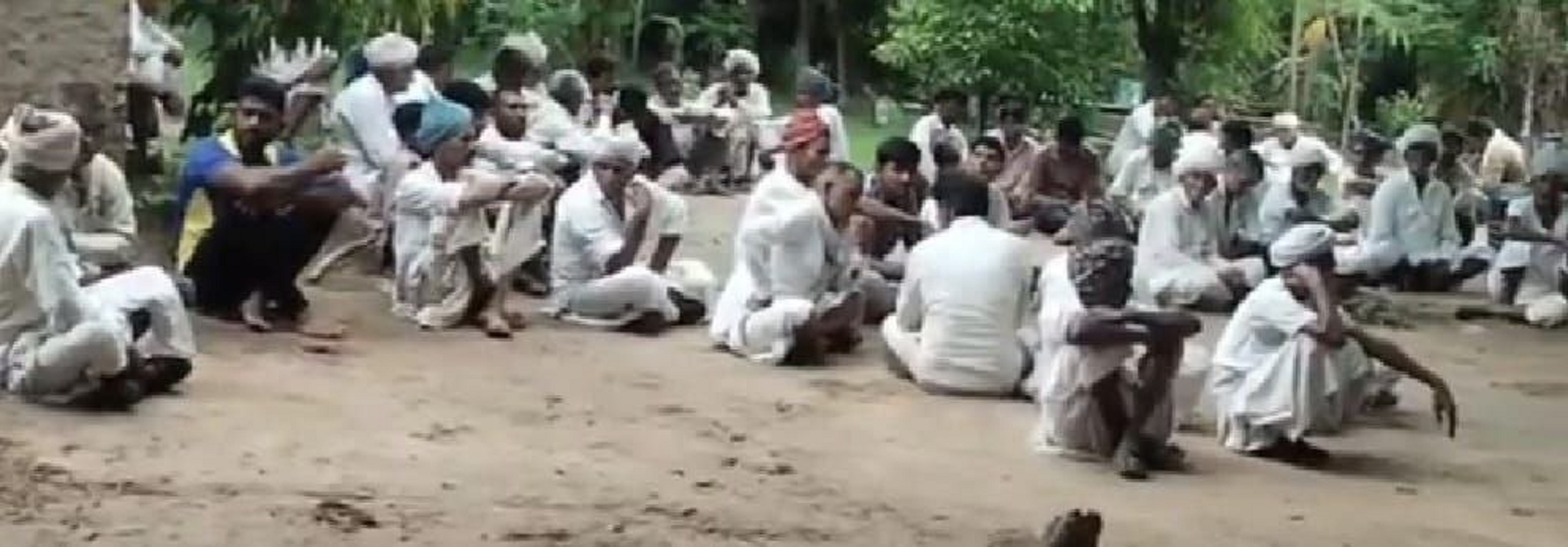 पुत्र को लगा बिजली का करंट, बचाने गए माता-पिता सहित तीनों की मौत