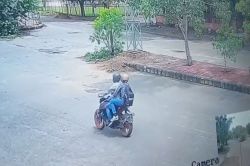 जिला कलेक्ट्रेट के पास मुनीम से 2.5 लाख की लूट, बदमाश कट्टा दिखाकर फरार,
व्यापारी वर्ग में दहशत - image