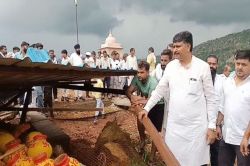VIDEO: मंदिर तोड़े जाने से ग्रामीणों में आक्रोश, टीकाराम जूली मौके पर पहुंचे  - image