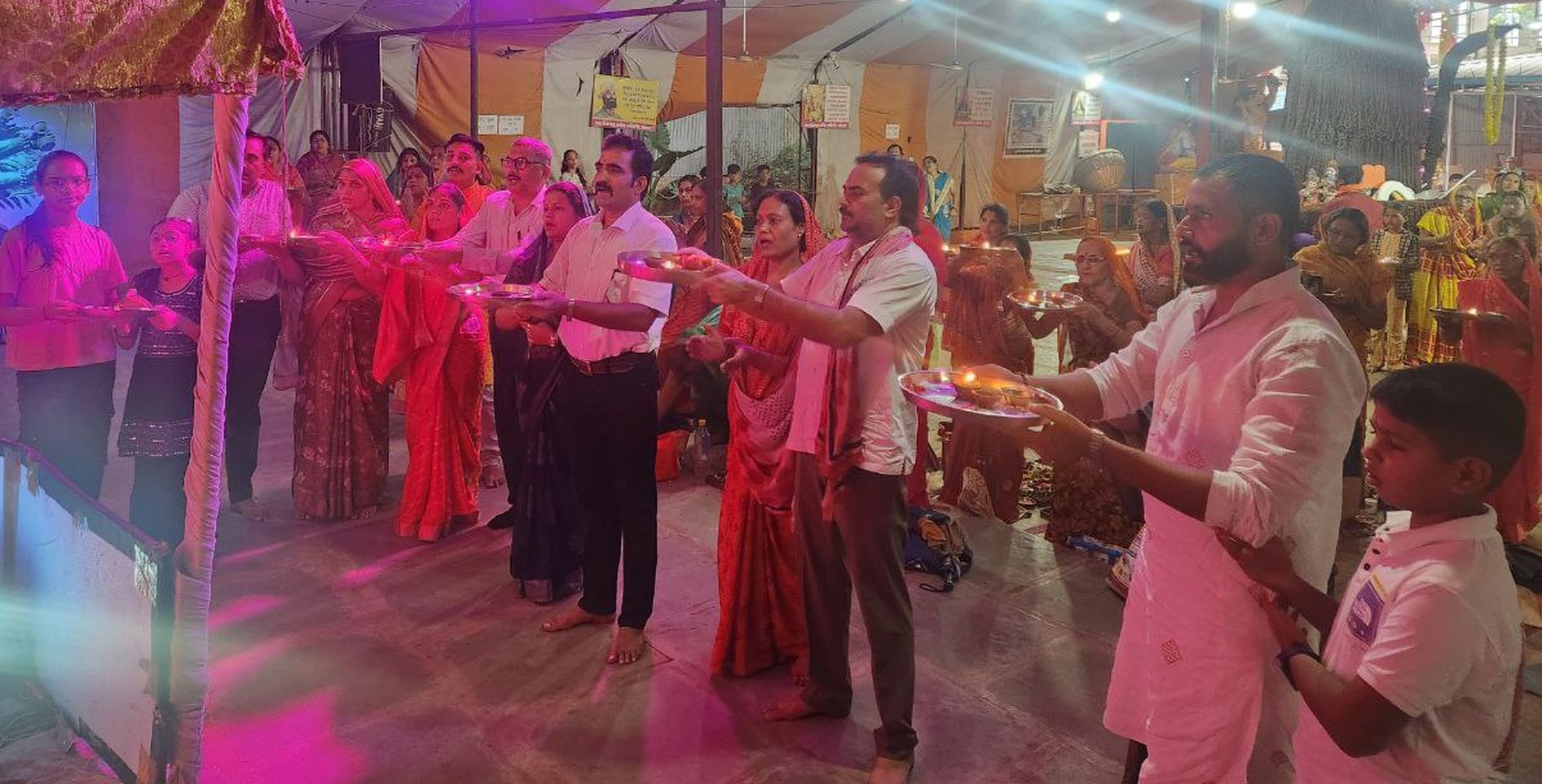 महादेवगढ़ अनुष्ठान… रिटायर्ड आर्मी अफसरों किया शिव पार्थेश्वर पूजन और भारत माता
की आरती