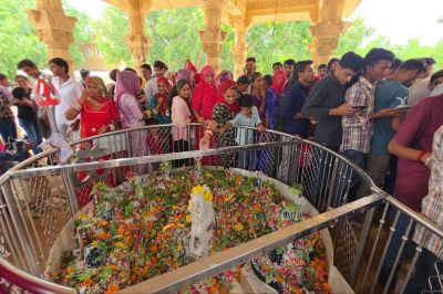 शिवालयों में गूंजे मंत्र: कपूज़्रगौरम् करुणावतारम् संसारसारम् भुजगेन्द्रहारम्...