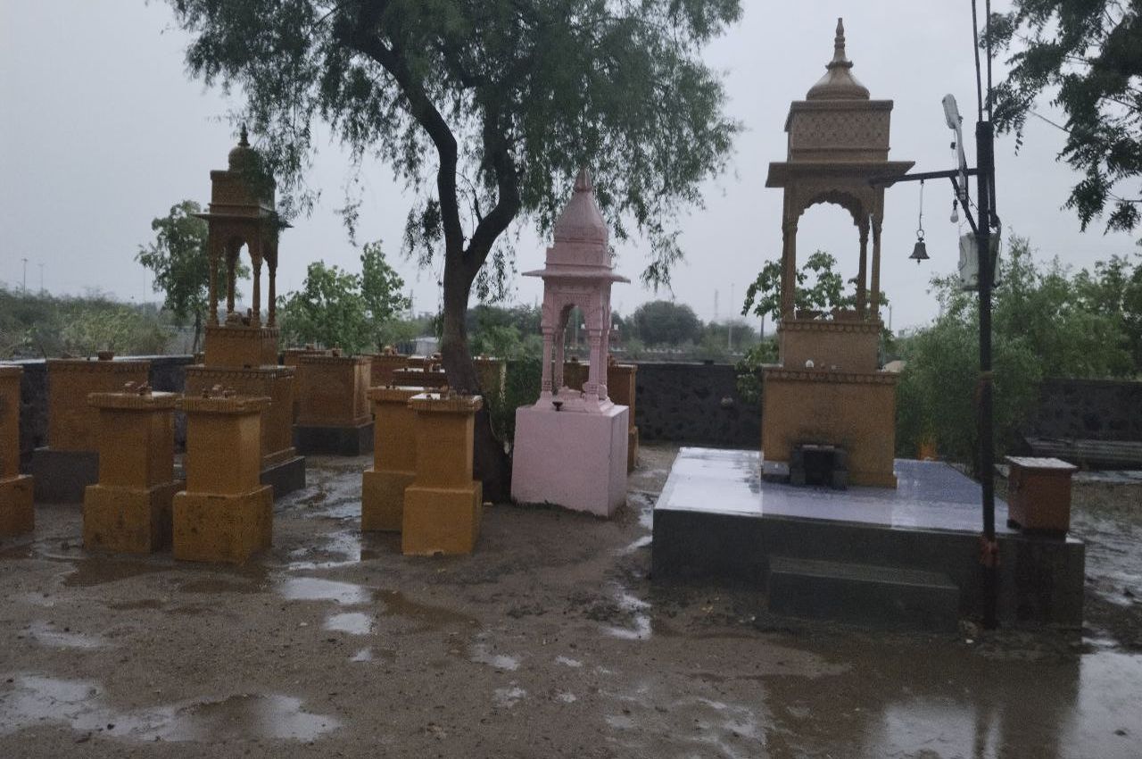 पूजा-अर्चना करते ही बारिश शुरू, इसलिए है झंडू बाबा के प्रति आस्था