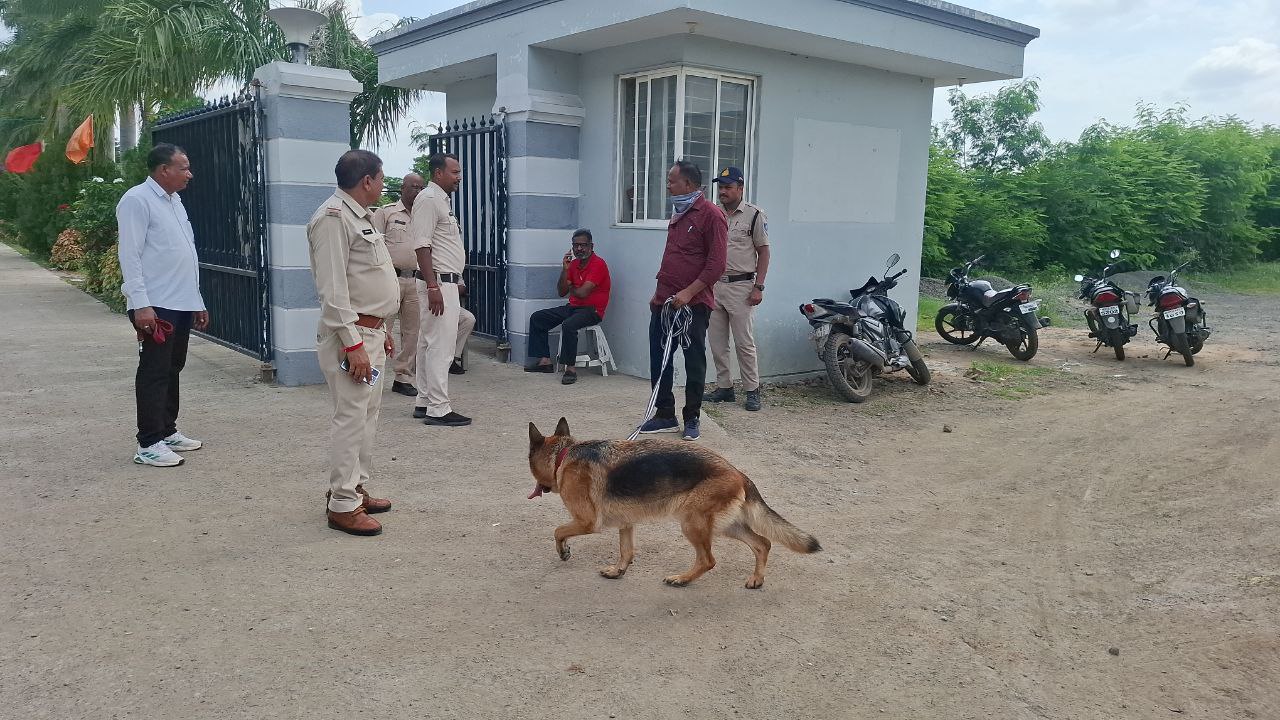 संदिग्ध हालत में मिली महिला की डी कंपोस्ट बॉडी को कुत्तों ने नोचा