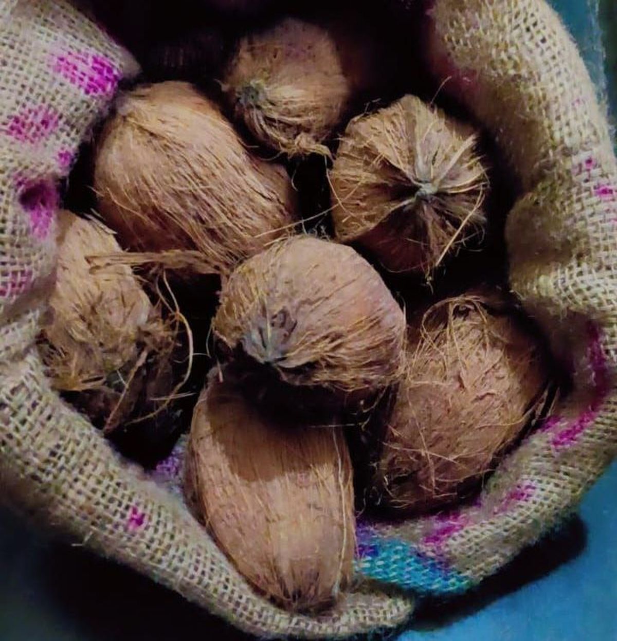 किशमिश पर आयात-नारियल पर आपदा का असर