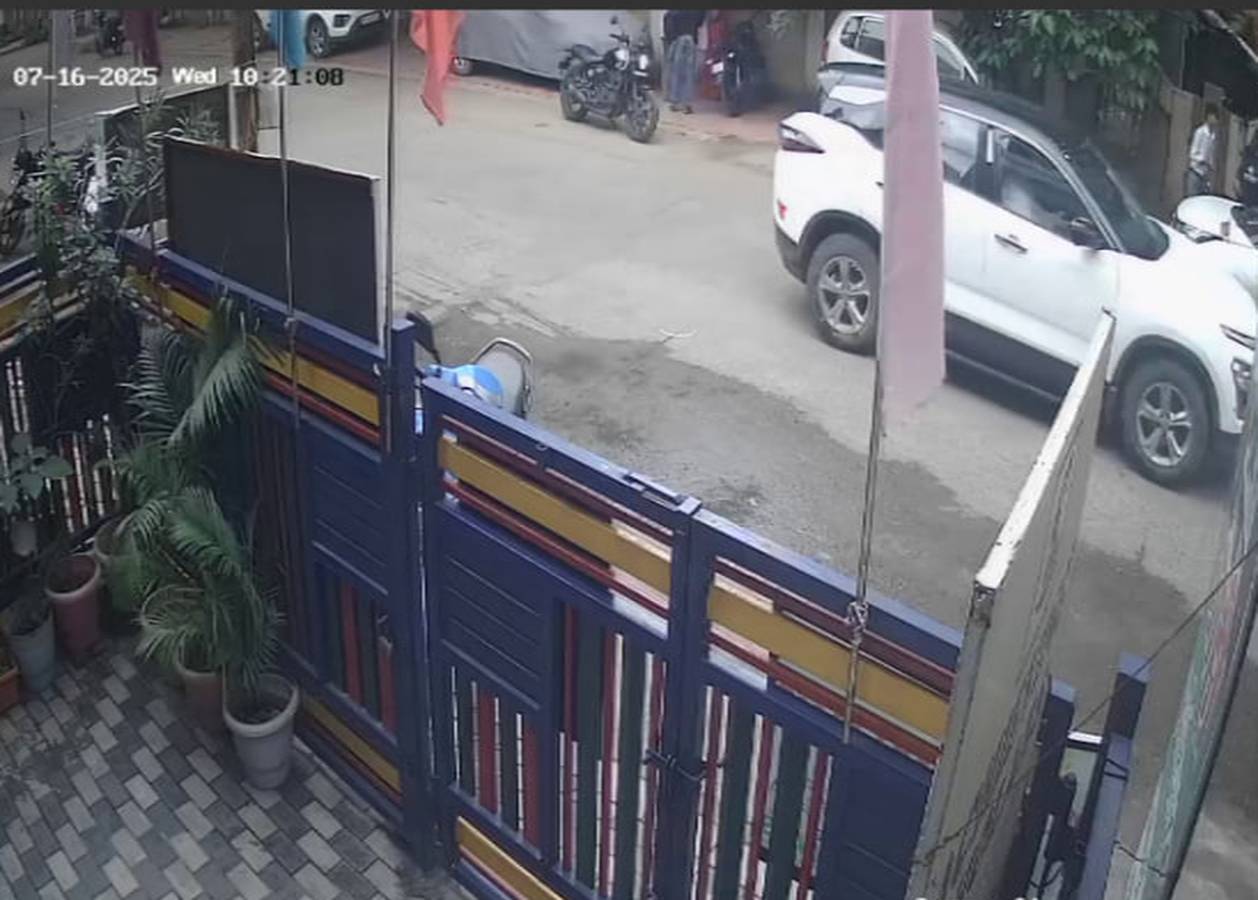 महिलाएं अलर्ट रहें…शहर में फिर ईरानी गैंग की दस्तक, नकली पुलिस बनकर उड़ा रहे
जेवर