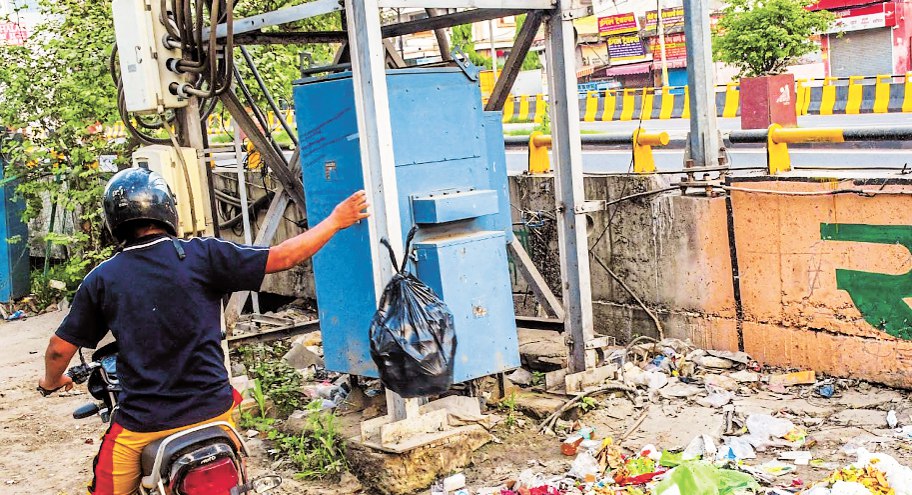 हूपर नहीं आने पर कचरा फैलाते शहर के लोग, पत्रिका फोटो