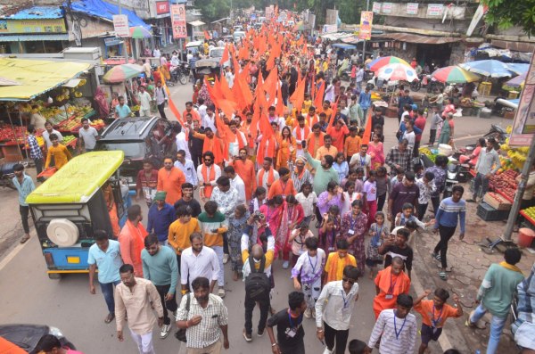 Sawan 2025: सावन का तीसरा सोमवार, पग-पग चली शिव के धाम आस्था, देखें तस्वीरें 