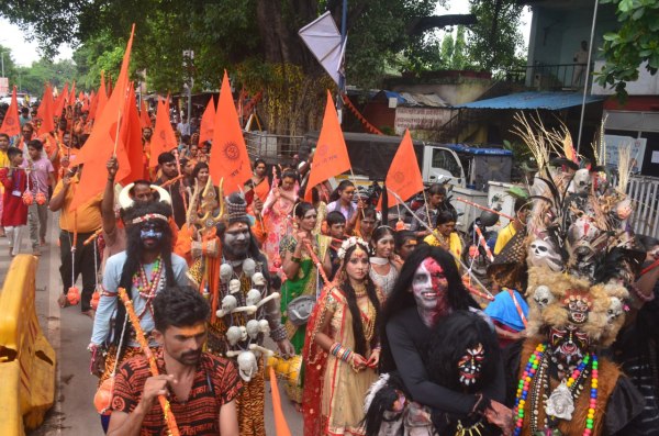 Sawan 2025: सावन का तीसरा सोमवार, पग-पग चली शिव के धाम आस्था, देखें तस्वीरें 