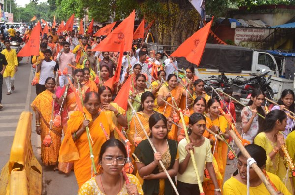 Sawan 2025: सावन का तीसरा सोमवार, पग-पग चली शिव के धाम आस्था, देखें तस्वीरें 