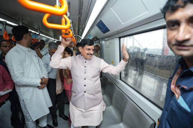 भोपाल मेट्रो में रविवार को सीएम डॉ. मोहन यादव ने सवारी की