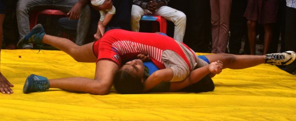 CG News: नागपंचमी पर पहलवानों का दंगल,  महिला और पुरुष दांव-पेच लगाते नजर आए,  देखें तस्वीरें 
