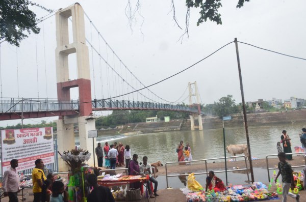 Mahadev Ghat: महादेव घाट का लक्ष्मण झूला बंद, निराश होकर लौट रहे लोग, देखें तस्वीरें