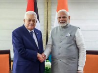 Indian Prime Minister Narendra Modi with Palestinian President Mahmoud Abbas