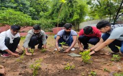 हरियाली के लिए युवाओं का संकल्प, शहर के दो कोनों में एक ही दिन दोहरी मुहिम चलाकर
किया पौधारोपण व सरंक्षण - image