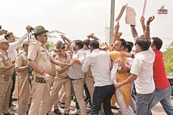 राजस्थान के दौसा में जबरन धर्मांतरण पर बवाल! सड़कों पर उतरे लोग; पुलिस ने रोका
तो हुई तीखी नोकझोंक - image