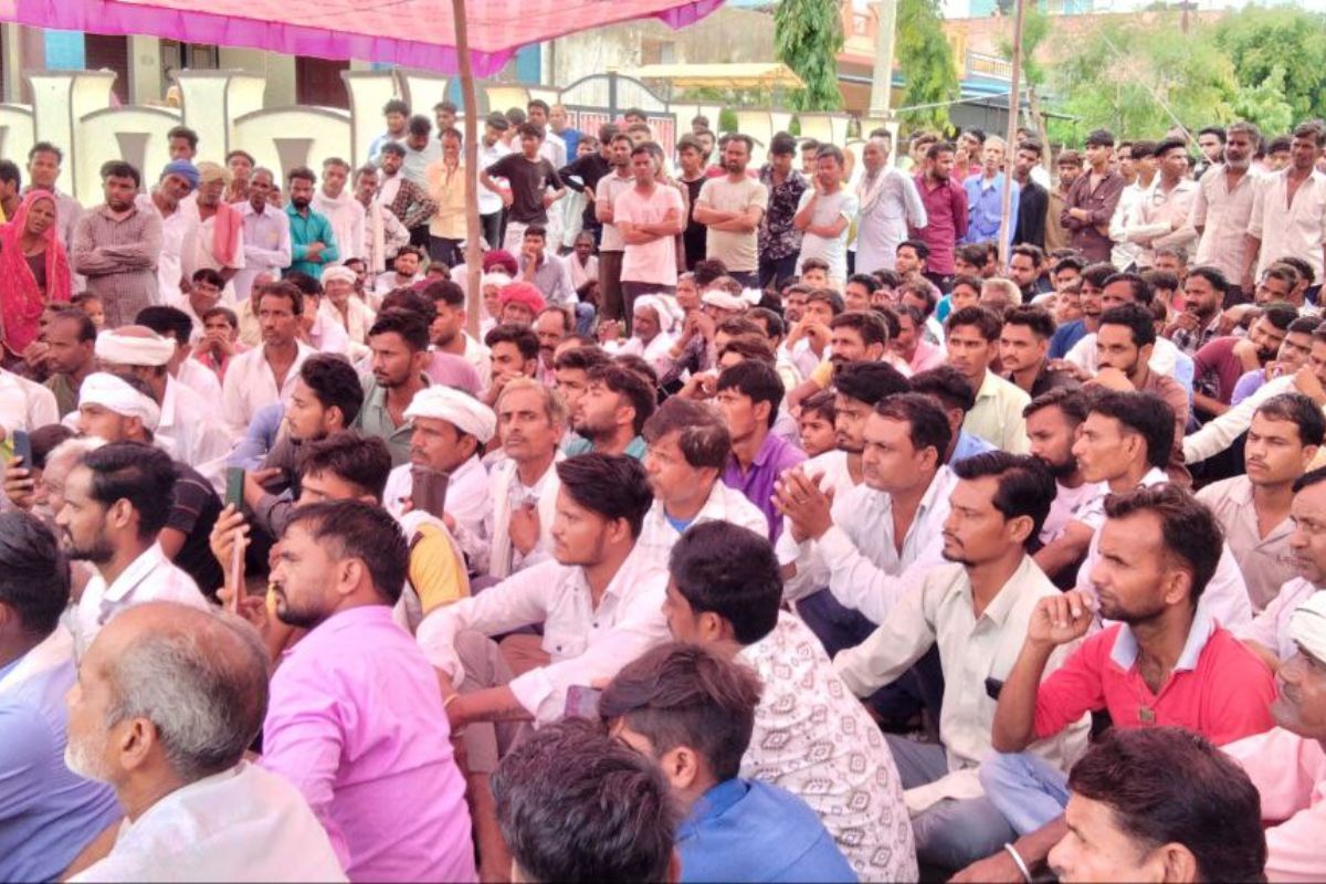 टोंक में 44 घंटे बाद ग्रामीणों का धरना समाप्त, अवैध बजरी परिवहन कर रहे
ट्रैक्टर-ट्रॉली से युवक की हुई थी मौत
