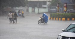 Rain Alert: राजस्थान में यहां भारी से अतिभारी बारिश का अलर्ट, तेज बरसात के बाद
गिरी छत, महिला की मौत - image