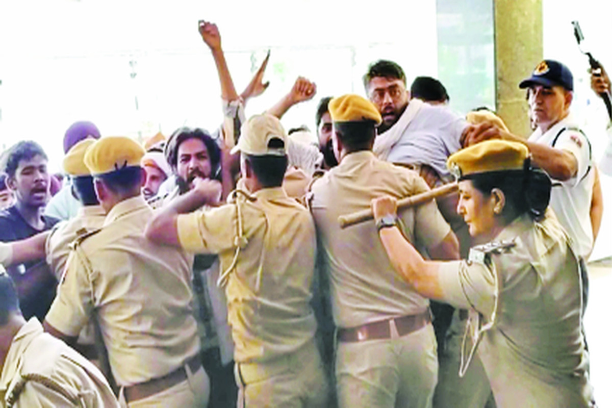 Police and students face to face over the demand for student union elections