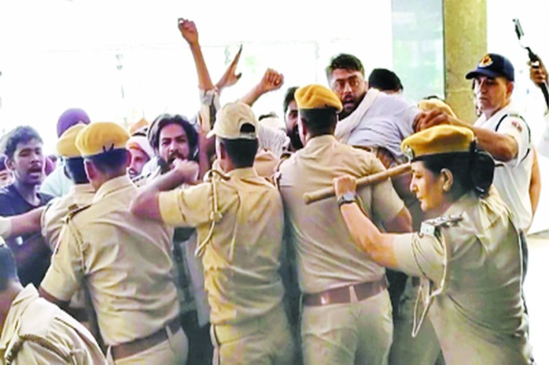 Police and students face to face over the demand for student union elections