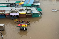 Rajasthan Rain: राजस्थान में भारी बारिश से बिगड़े हालात, अब 16 जिलों में बारिश
का अलर्ट; यहां स्कूलों की छुट्टी घोषित - image