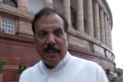 ‘सत्ता हासिल करने के लिए वोट की लूट जैसे हथकंडे अपना रही भाजपा ‘, सपा सांसद
राजीव राय का हमला - image