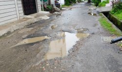 मध्यप्रदेश में मानसूनी बारिश से उजागर हुई सडक़ों की बदहाली - image