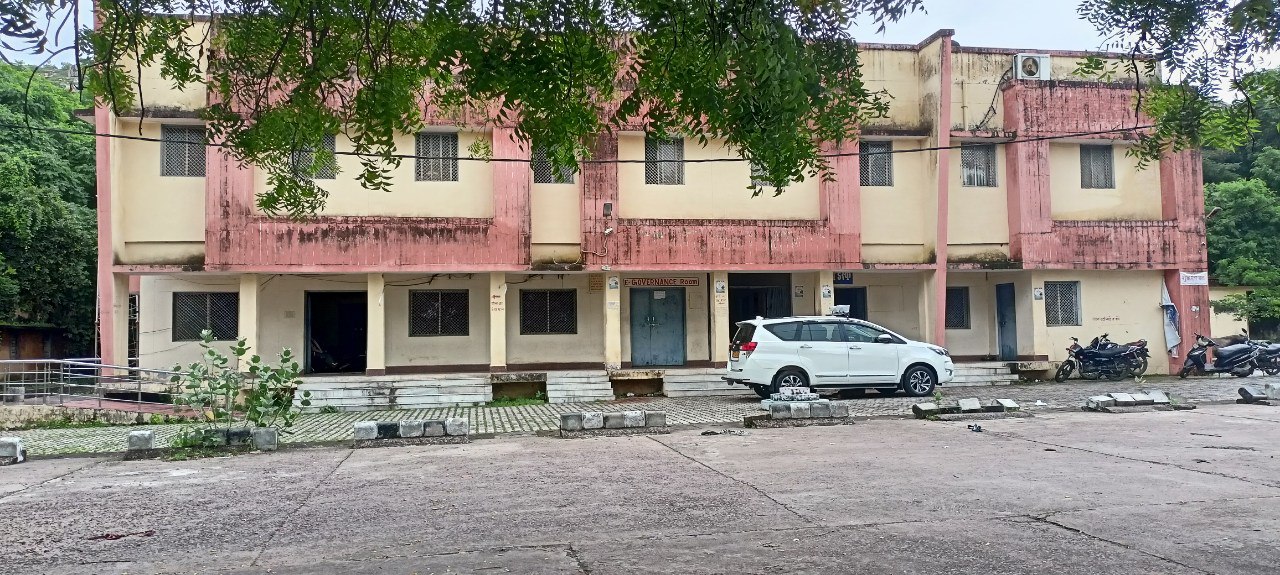 स्टिंग ऑपरेशन: आरटीओ के बाहर दलालों का जाल, तीन से चार हजार में बिना दफ्तर आए बन
रहा लाइसेंस