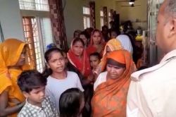 धर्मांतरण का फैलता जाल: पैसों के लालच पर बदलवाया जा रहा मजहब, सूचना पर पहुंची
पुलिस को महिलाओं ने घेरा, फिर जाने क्या हुआ - image