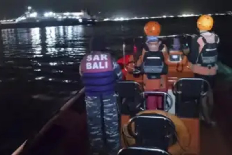 Passenger ship sinks in Indonesia