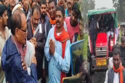भारी बारिश में ट्रैक्टर से गांव का दौरा करने पहुंचे शिवराज सिंह, बोले- जिन
अधिकारियों ने गड़बड़ की छोड़ेगें नहीं… - image