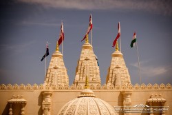 ऑस्ट्रेलिया में हिंदू विरोधी घटना, श्री स्वामीनारायण मंदिर की दीवारों पर लिखी गई
नस्लवादी टिप्पणियाँ - image