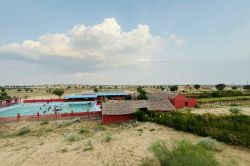 धोरों के बीच स्विमिंग, सफारी और स्वाद… बीकानेर में गर्मी का नया टूरिज्म ट्रेंड - image