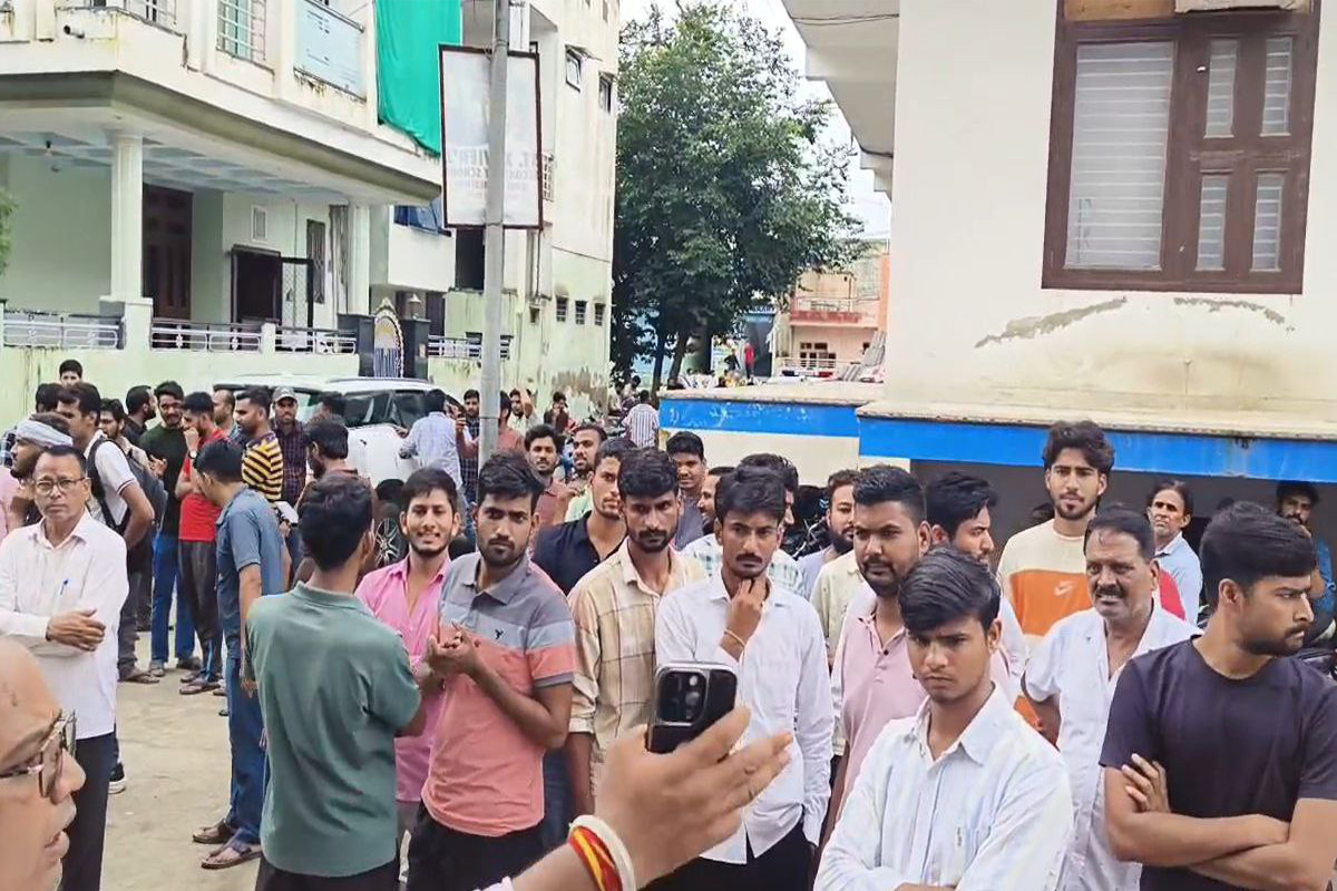 Sikar News: निजी स्कूल पर धर्मांतरण का आरोप, CCTV में दिखा कुछ ऐसा, ABVP ने किया
हंगामा