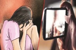 55 वर्षीय गार्ड ने युवती से किया दुष्कर्म, अश्लील वीडियो बनाकर करता रहा ब्लैकमेल - image