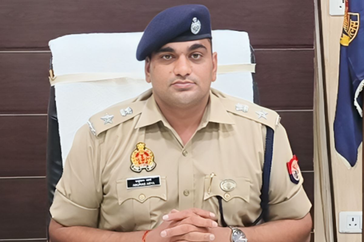 बरेली पुलिस में एसएसपी ने लगाई ट्रांसफर की झड़ी, 54 इंस्पेक्टर और दरोगाओं को
सौंपी नई जिम्मेदारी