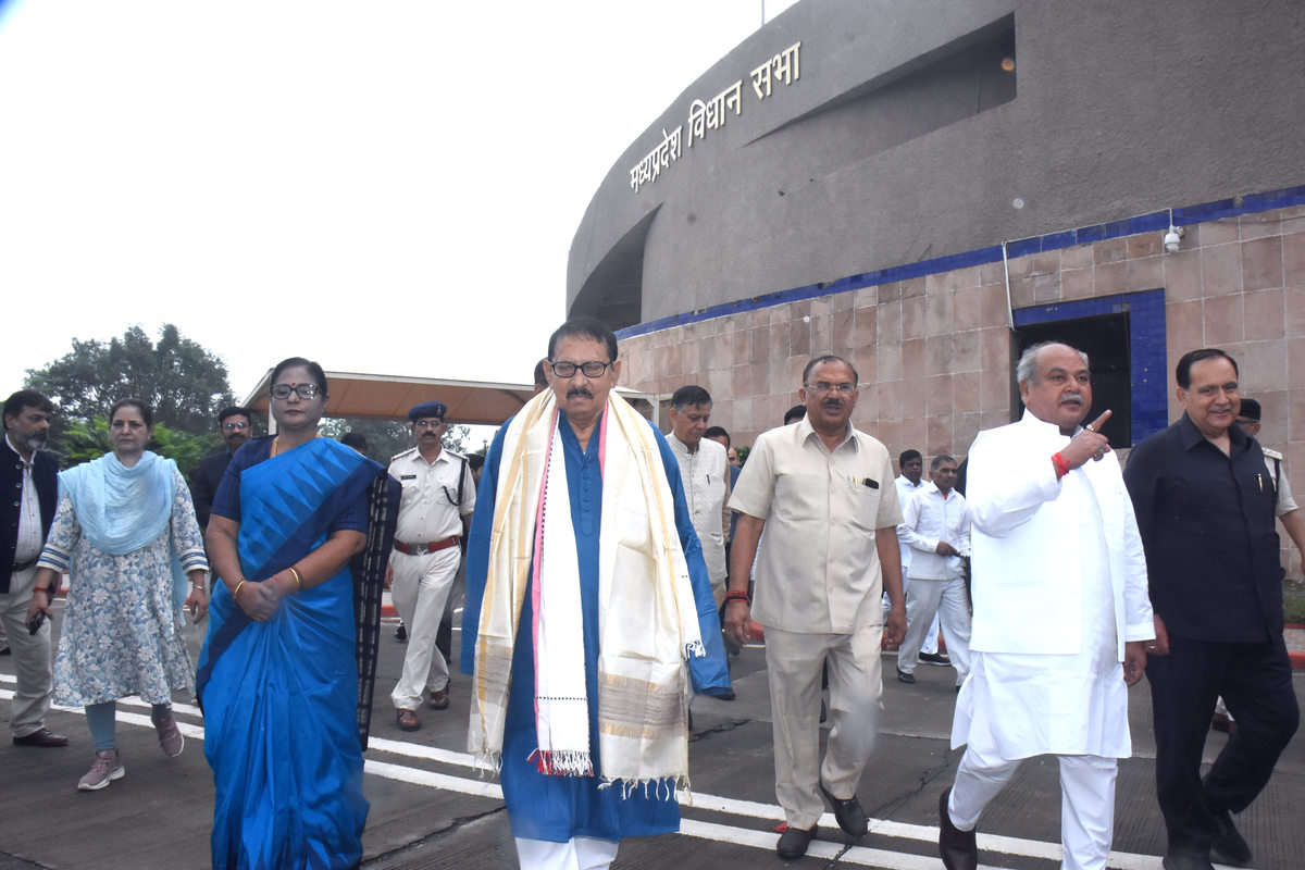 भोपाल@आज मध्य प्रदेश विधानसभा में सात विधानसभा अध्यक्ष पहुंचे ।विधानसभाओं के सदन
की समिति प्रणाली की समीक्षा के लिए सात राज्यों की विधानसभाओं के पीठासीन
अधिकारियों की समिति की प्रथम बैठक आज भोपाल में हुए । फोटो सुभाष ठाकुर