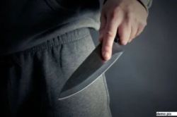 बाल कटवाकर स्कूल आने को कहा तो भड़क गए 2 छात्र, गुरु पूर्णिमा के दिन ही प्रिंसिपल
पर चाकू से कर दिया हमला; मौत - image