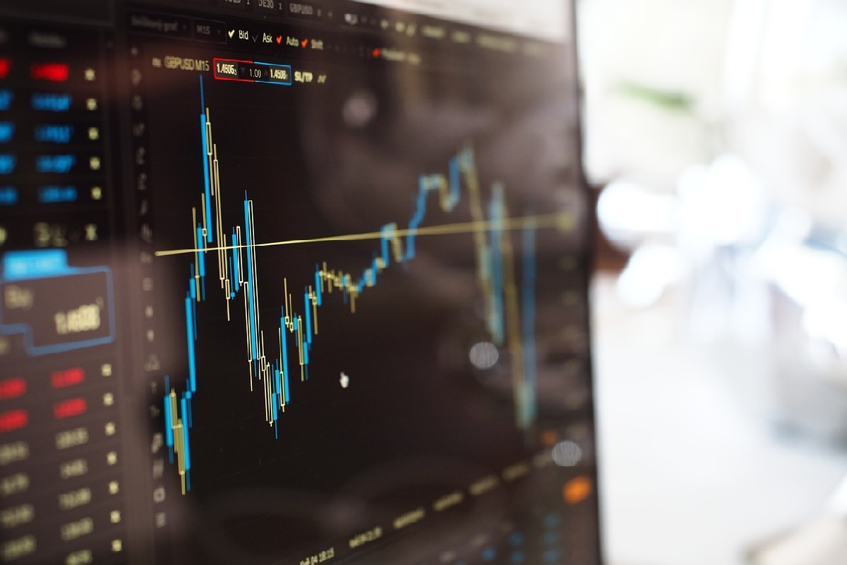 Stock Market: सरकारी बैंकों के शेयरों में गिरावट से टूटा बाजार, टैरिफ को लेकर
अनिश्चितता पड़ी भारी, इन स्टॉक्स में दिखी तेजी