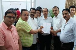 ओवरलोडिंग पर ट्रांसपोर्ट यूनियन का हल्ला बोल, बोले- अफसरों की मिलीभगत से बरेली
बॉर्डर से रोज गुजर रहीं 300 ओवरलोड गाड़ियां - image