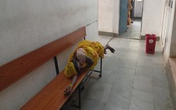 पेट में सात किलो का ट्यूमर लिए तहसील की बेंच पर लेटी रही महिला, देखते रहे
आला-अधिकारी - image