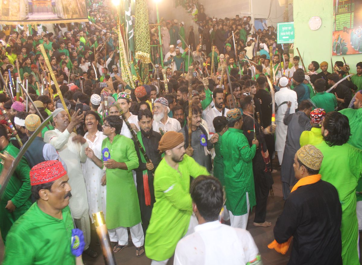 Muharram: तलवारों से खेला हाईदौस, निकाली ताजियों की सवारी