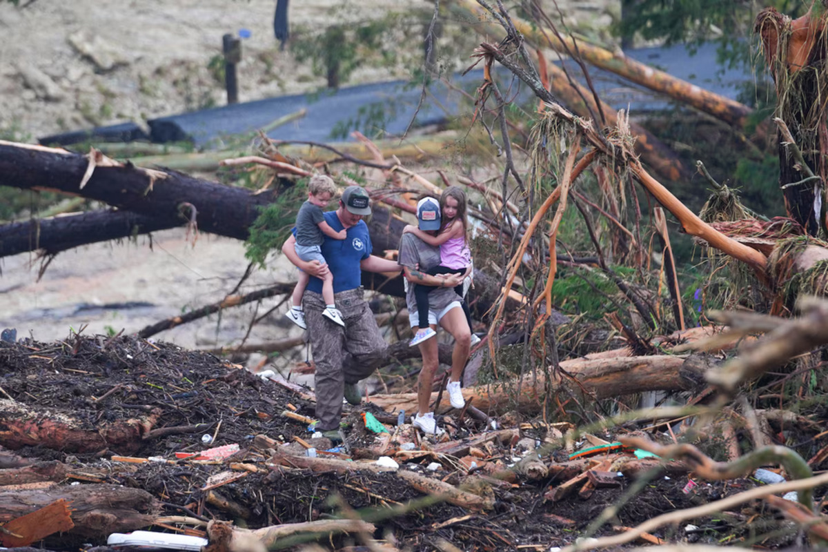 Texas Floods: बाढ़ ने मचाया हाहाकार..मरने वालों का आंकड़ा 80 पार, 41 लोग अभी भी
लापता