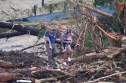 Texas Floods: बाढ़ ने मचाया हाहाकार..मरने वालों का आंकड़ा 80 पार, 41 लोग अभी भी
लापता - image