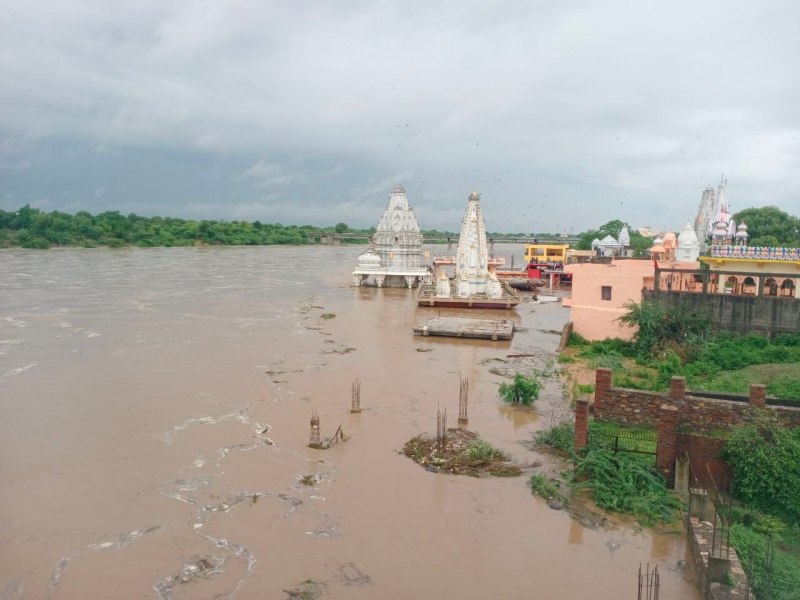 त्रिवेणी में तेज आया बहाव में बीसलपुर बांध में खु​शियां आई अपार। आठ मीटर गेज से बह रही त्रिवेणी। फोटो-पत्रिका।