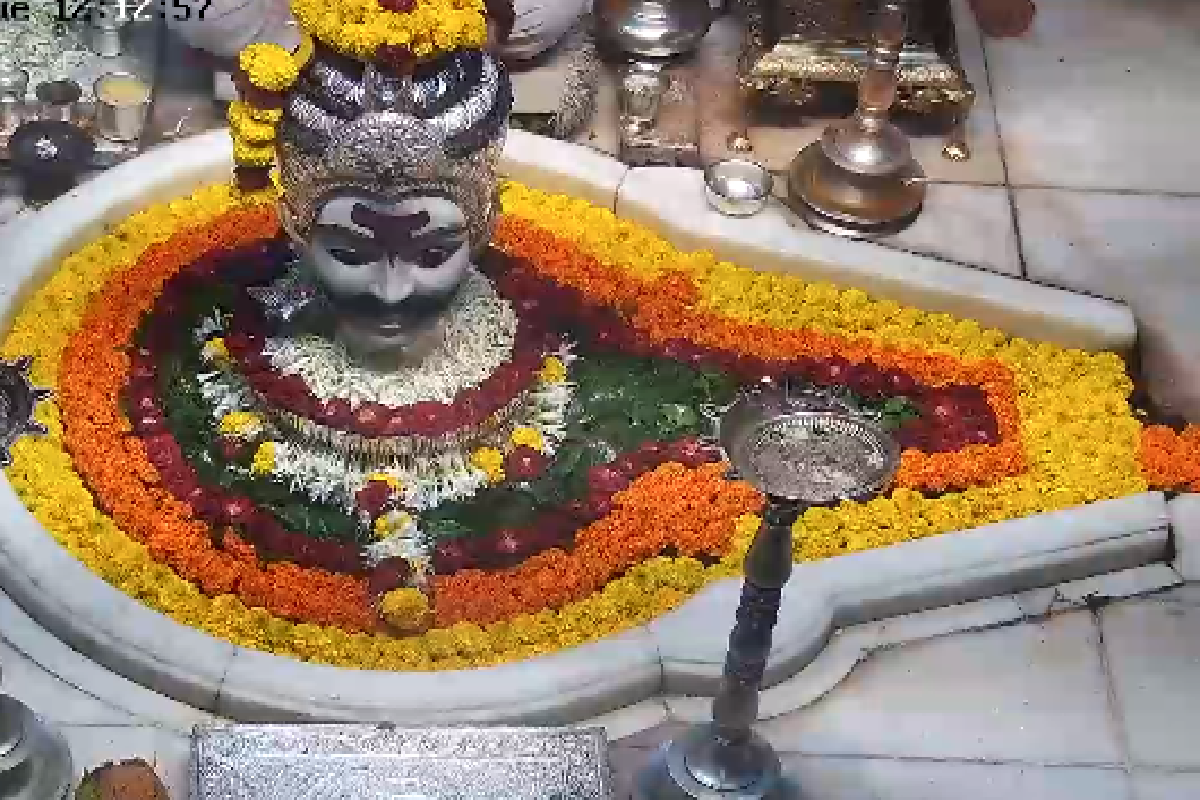 इस ज्योतिर्लिंग के ऊपर से बहती है जलधारा, त्रिदेवों की शक्ति से नहीं रहती भक्त
की झोली खाली