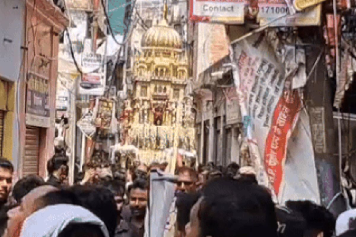 मोहर्रमः वाराणासी में 8 तालों में बंद 350 साल पुराना मोटे शाबान का ताजिया निकाला
गया बाहर