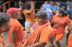 Sawan Kanwar Yatra 2025: कांवड़ यात्रा में ‘अतरंगी’ डांस करते कांवड़ियों का
Video हुआ वायरल; यूजर्स ने किया जमकर ट्रोल - image